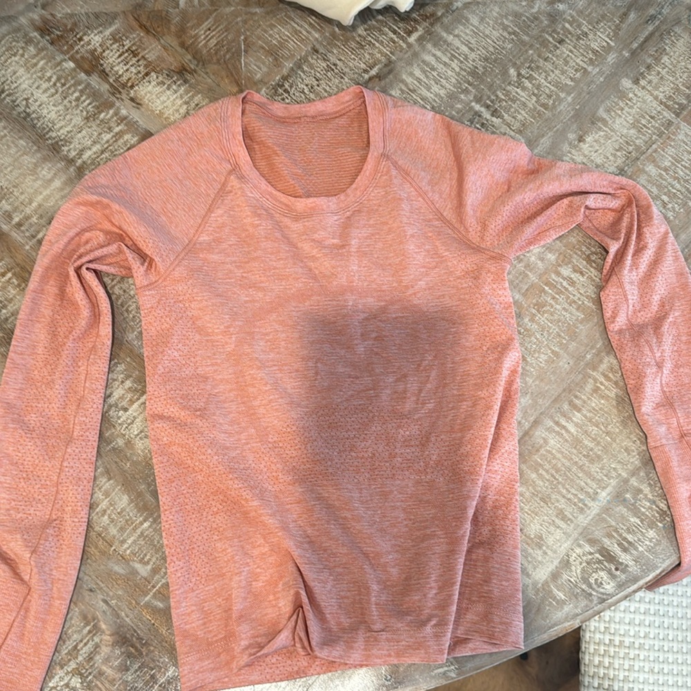 Lulu Lemon Women’s long sleeve run swiftly size 4